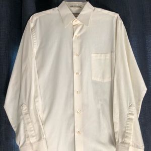 Men’s fitted dress shirt